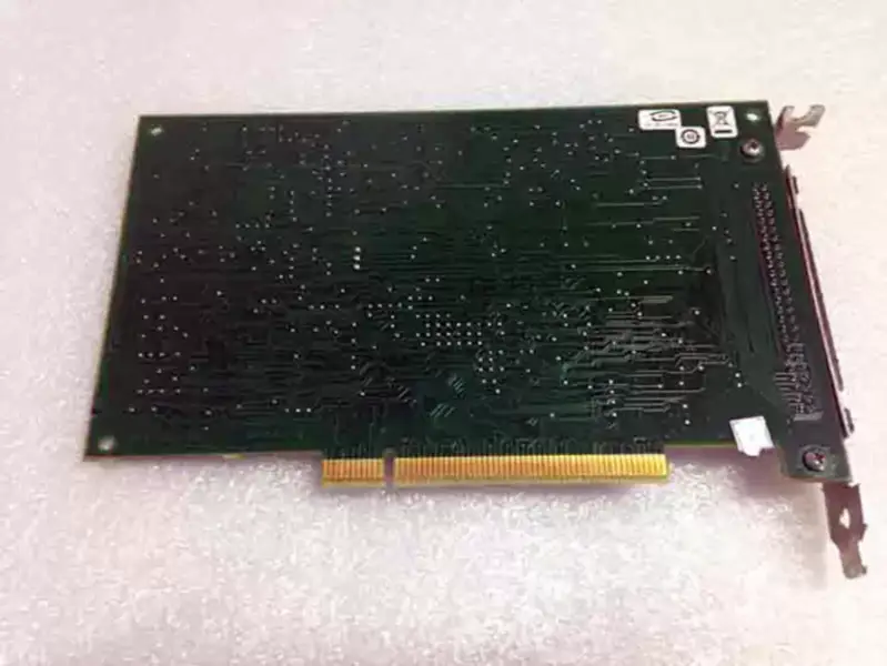 NI PCI-1200, multifunkční karta DAQ