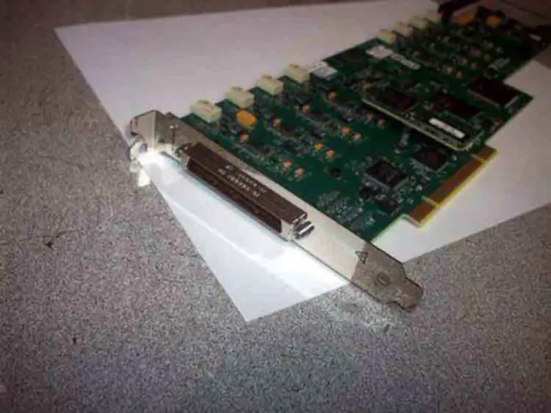 NI PCI-6133 DAQ karta 14-Bit 8Ch 2,5 MS/Ch