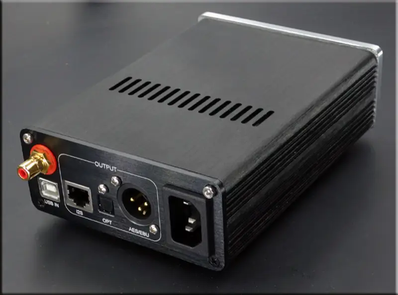 DU-U8 XMOS USB převedený na koaxiální digitální rozhraní podporuje DSD