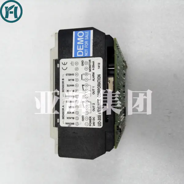 KEYENCE UD-300 Řídicí senzor