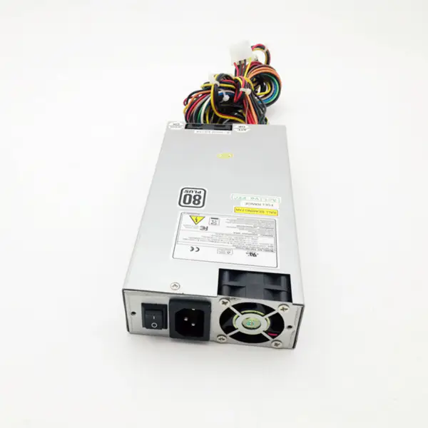 Napájecí zdroj pro FSP Standard 1U s jmenovitým výkonem 350 W a špičkovým 450 W spínaným zdrojem FSP350-701UH
