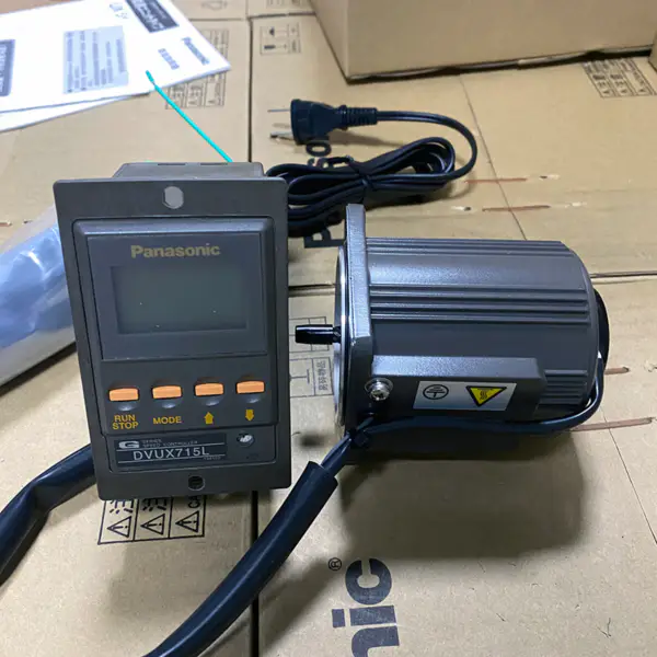 Jednofázový indukční motor Panasonic IP20 4P 15W M71X15GD4L