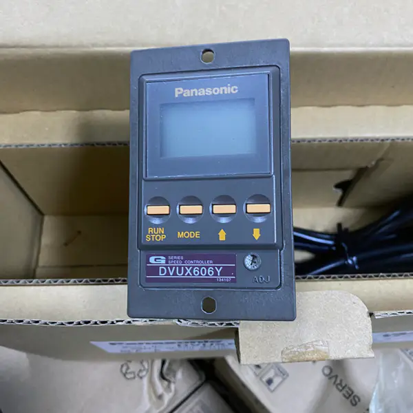 Řídicí jednotka pro malé převodové motory Panasonic 200V 6W DVUX606Y