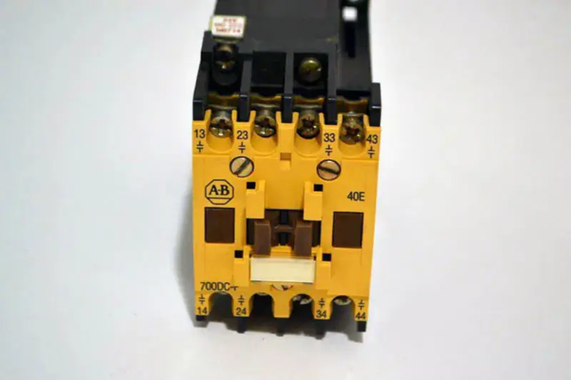Allen-Bradley 700DCF400Z24