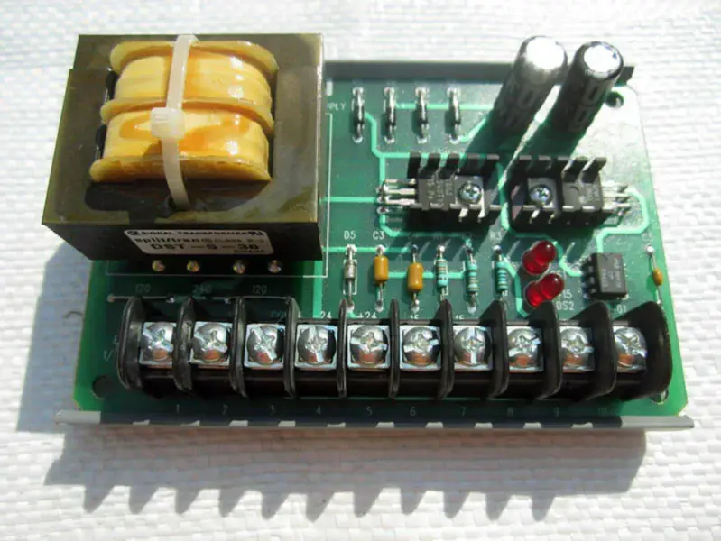 SAFTRONICS AA1085