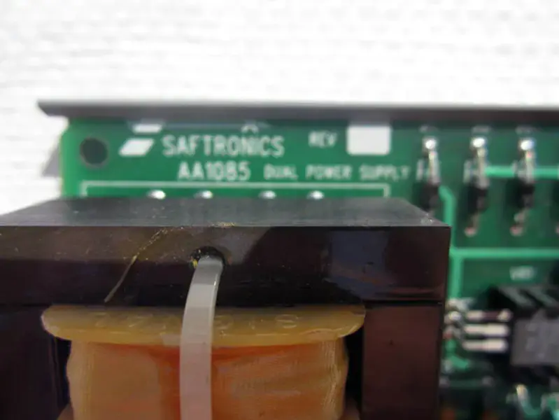 SAFTRONICS AA1085
