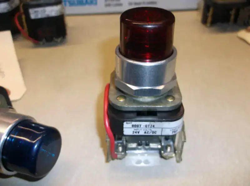 Allen-Bradley 800T-QT24