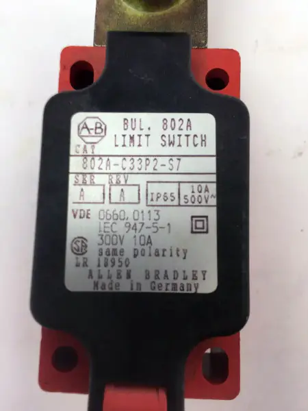 Allen-Bradley 802A-C33P2-S7