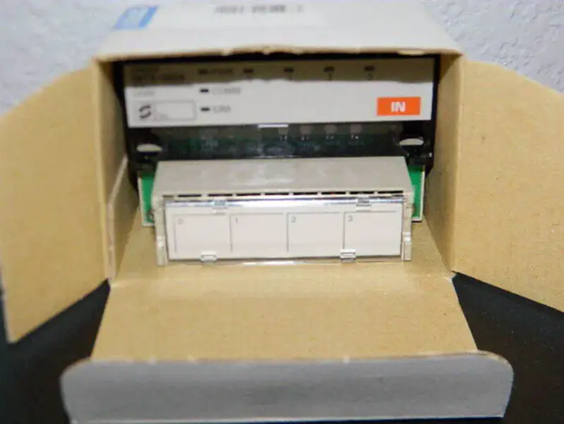Omron SRT2-ID04