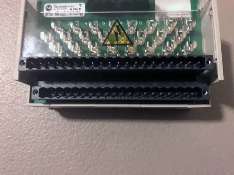 Allen-Bradley 1492-RIFM20F-F120-2