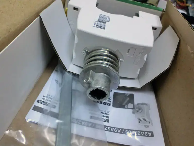 Schneider A9A27008
