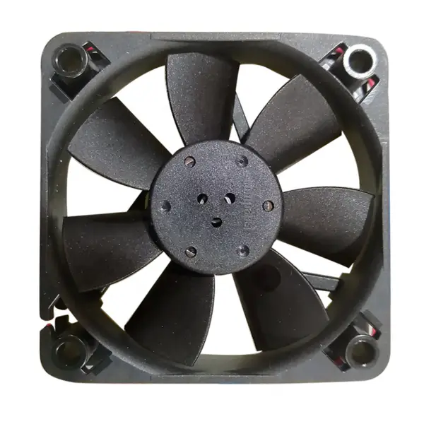 ebmpapst chladicí ventilátor velikost 612F 60 x 60 x 15mm 12 V DC průtok vzduchu 29m3/h 3900 ot/min.
