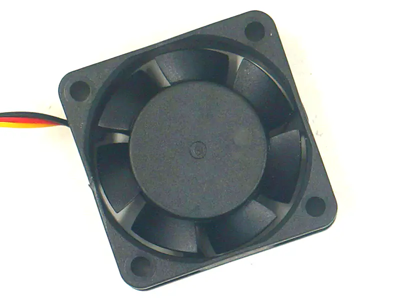 NMB 1606KL-05W-B59 Ventilátor bez zástrčky