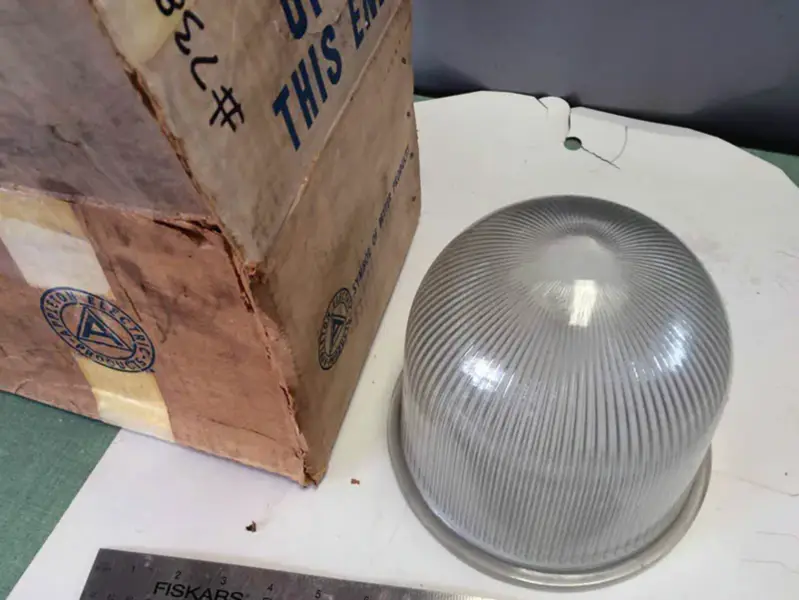 APPLETON GLOBE CLEAR PRISMATIC 200-300W