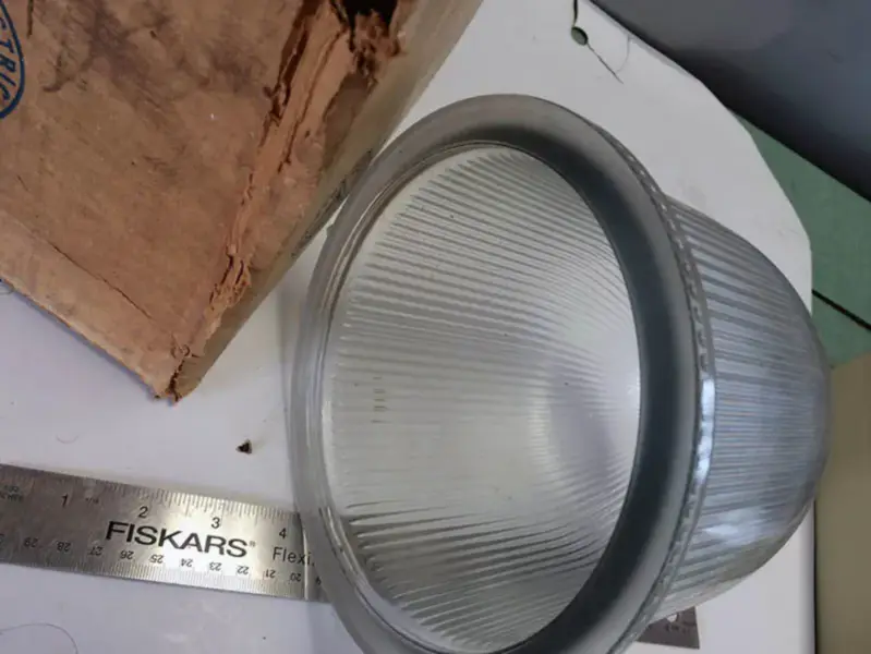 APPLETON GLOBE CLEAR PRISMATIC 200-300W