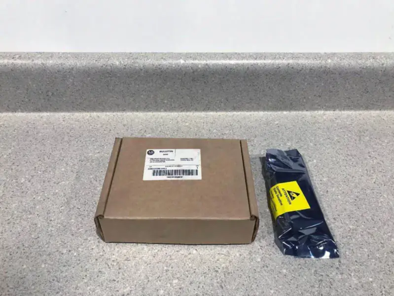 Allen-Bradley 2090-U3CBB-DM12