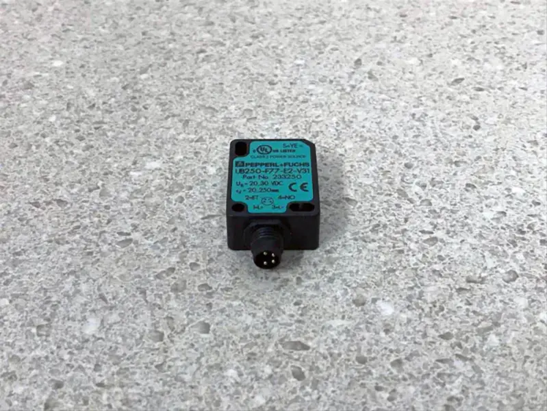 Pepperl + Fuchs UB250-F77-E2-V31