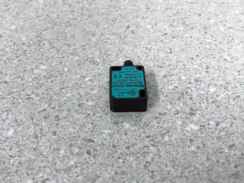 Pepperl + Fuchs UB250-F77-E2-V31