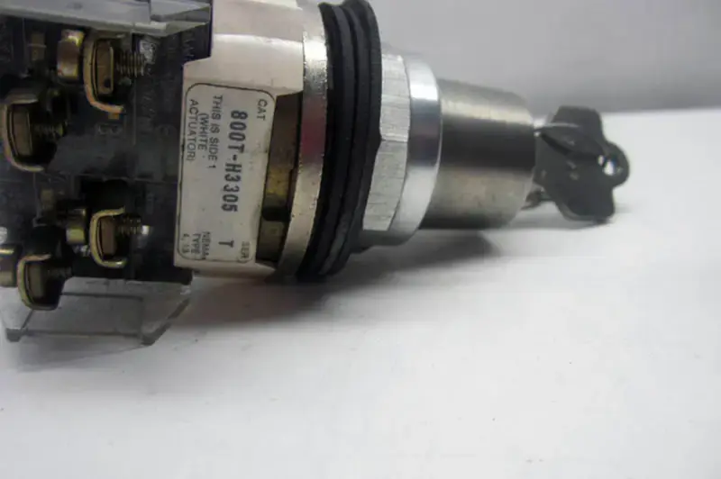 Allen-Bradley 800T-H3305