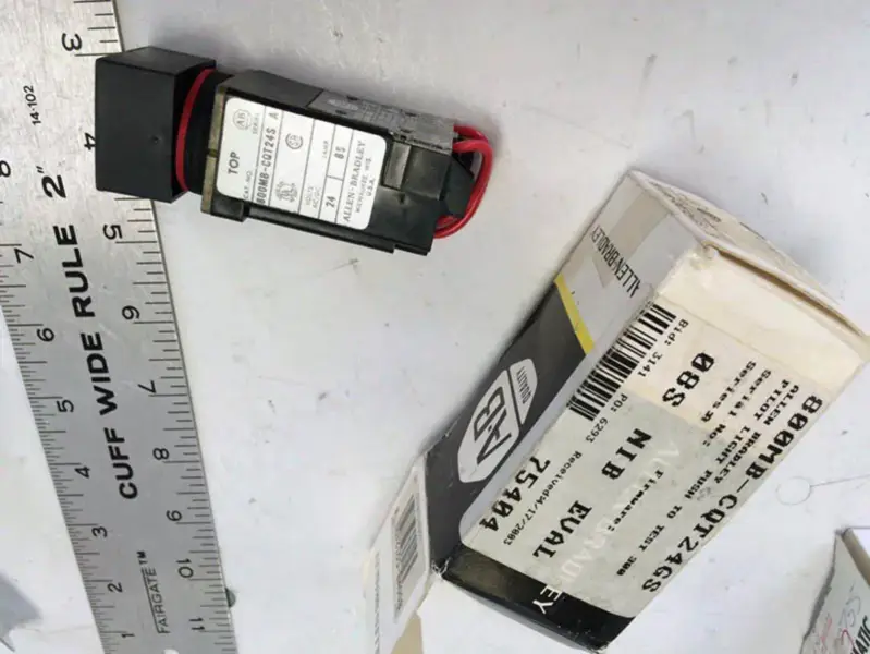 Allen-Bradley 800MB-CQT24S