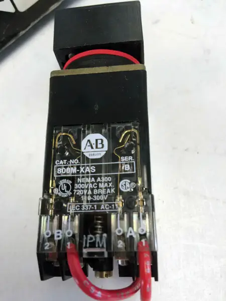 Allen-Bradley 800MB-CQT24S