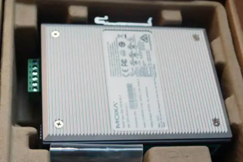 Moxa EDS-305-M-SC-T