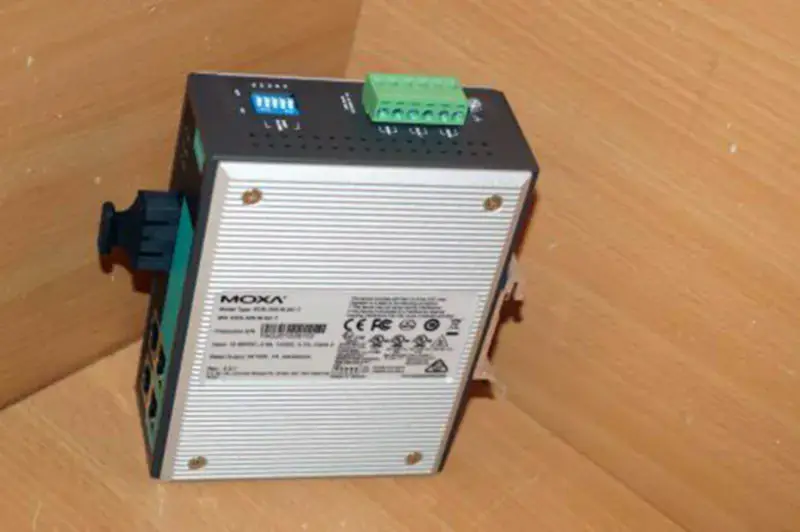 Moxa EDS-305-M-SC-T