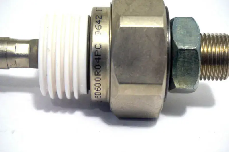 Mezinárodní usměrňovač SD600R04PC