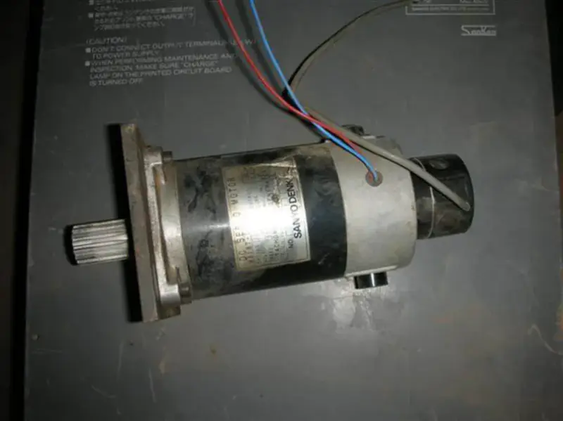 STEJNOSMĚRNÝ SERVOMOTOR SANYO DENKI M318T-031