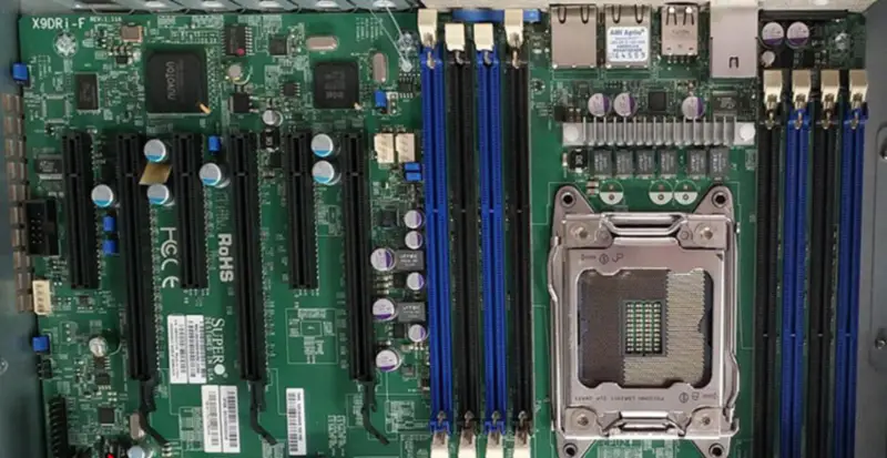 Serverová základní deska SuperMicro X9DRi-F LGA2011 X79 s podporou E5-2600