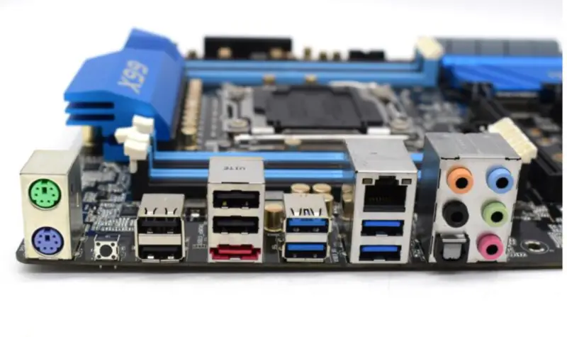 Základní deska ASRock X99 Extreme4/3.1 LGA 2011-3 podporuje procesory V3/V4