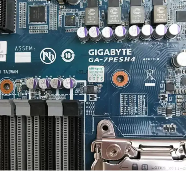 Základní deska Gigabyte GA-7PESH4 pro servery
