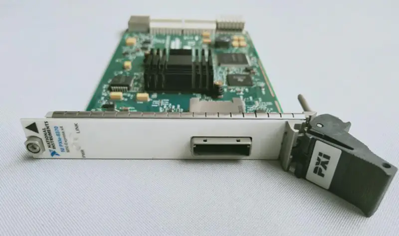 NI PXIe-8370 Modul dálkového ovládání PXI