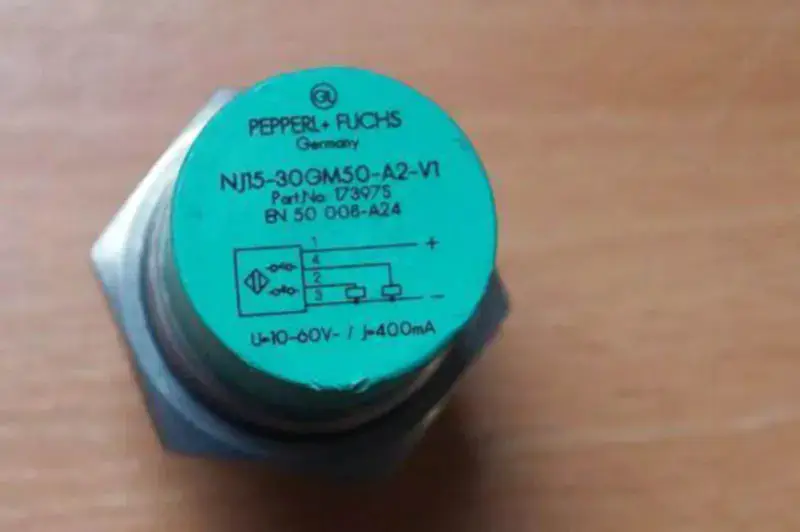 r Pepperl + Fuchs NJ15-30GM50-A2-V1