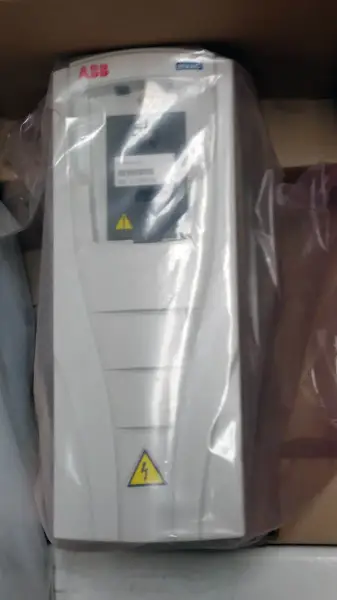 ABB ACH550-UH-03A3-4