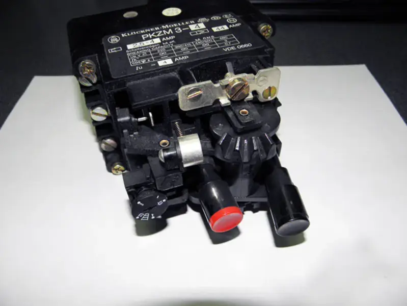 MOELL鈥婨R PKZM3-4