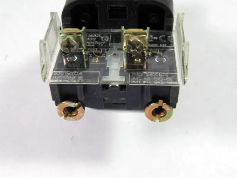 Allen-Bradley 800TFX6D4