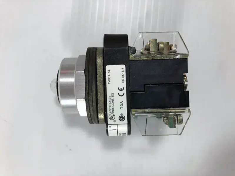Allen-Bradley 800TFXQ10RA1