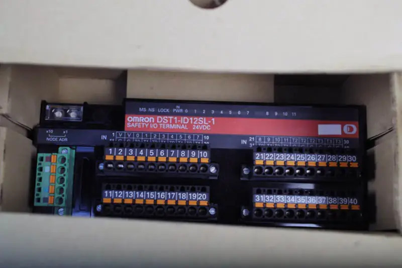 OMRON ID12SL