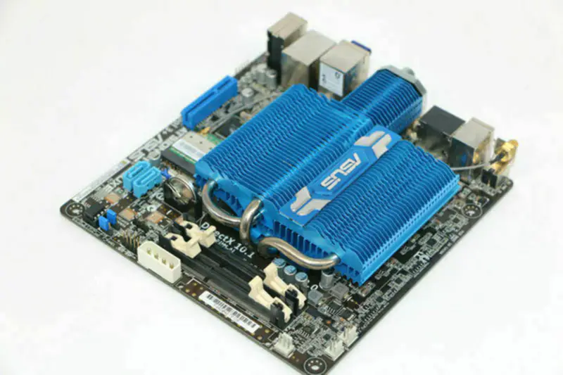 Základní deska Asus AT5IONT-IDELUXE