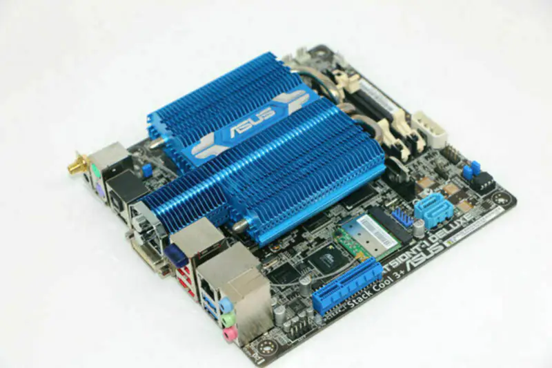 Základní deska Asus AT5IONT-IDELUXE