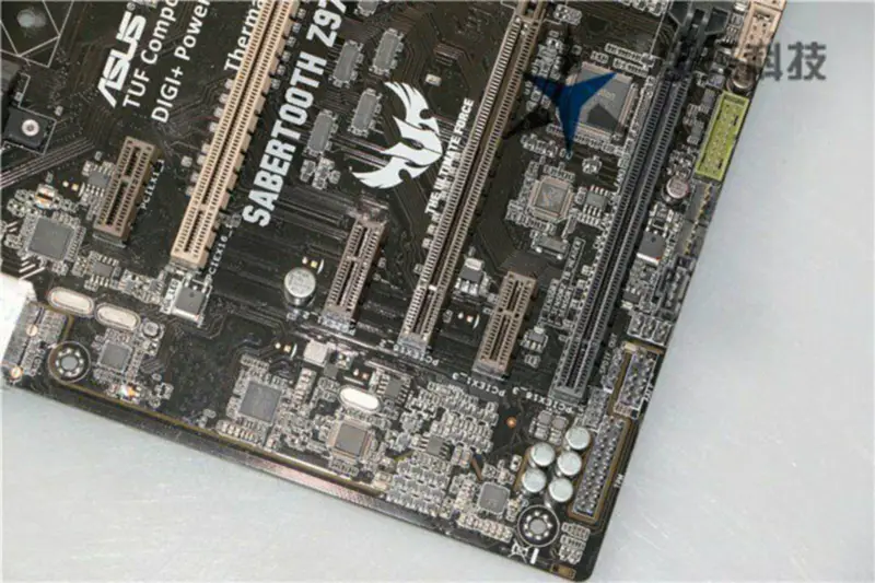 Základní deska Asus SABERTOOTHZ97