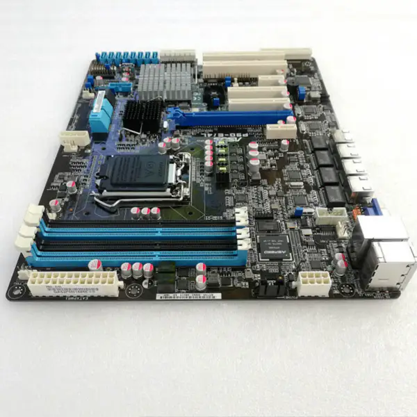 Základní deska Asus P9D-E/4L