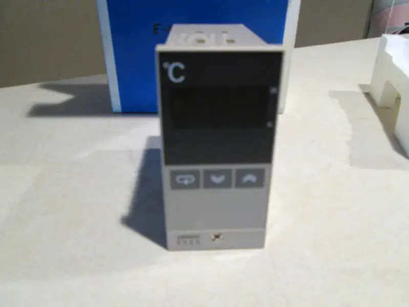 Omron E5ES-R1KJ