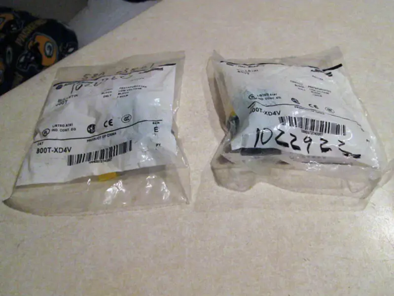 Allen-Bradley 800T-XD4V
