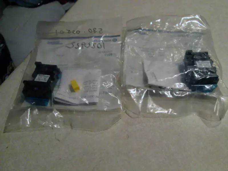 Allen-Bradley 800T-XD4V