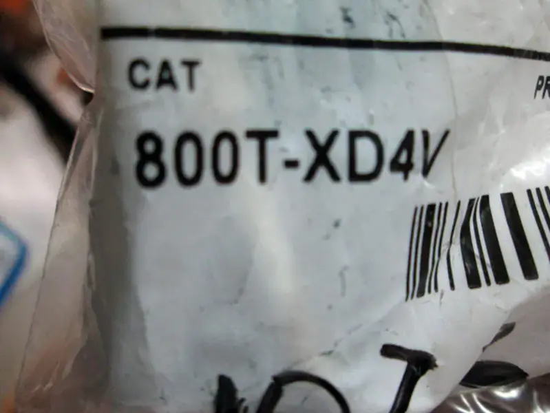 Allen-Bradley 800T-XD4V