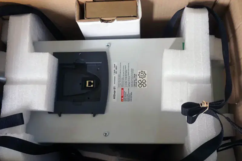 SCHNEIDER ATV61WU75N4