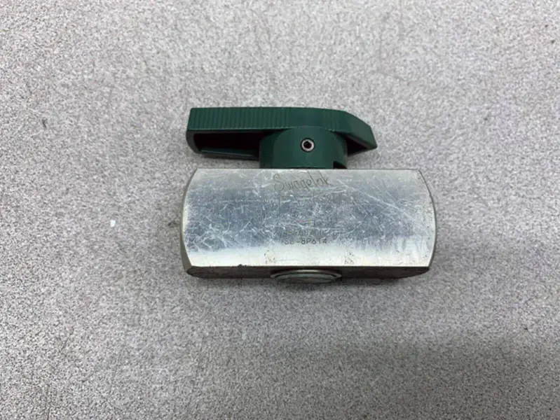 Swagelok SS-8P6T4