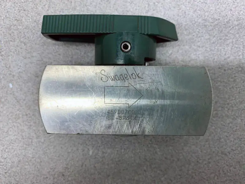 Swagelok SS-8P6T4